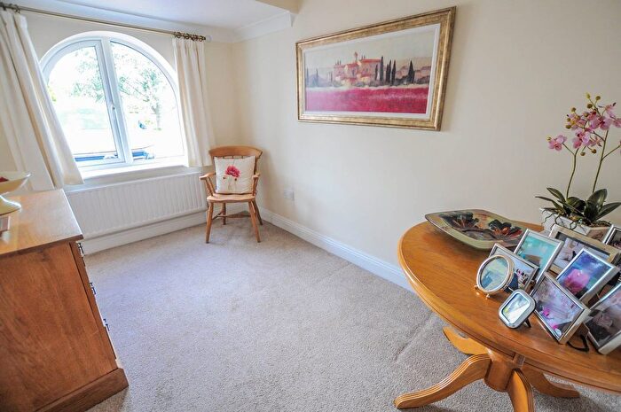 3 Bedroom Bungalow For Sale In Fernway Close, Wimborne, BH21