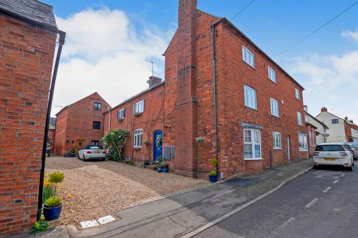 4 Bedroom Semi-Detached House For Sale In High Street, Welford, Northampton, NN6