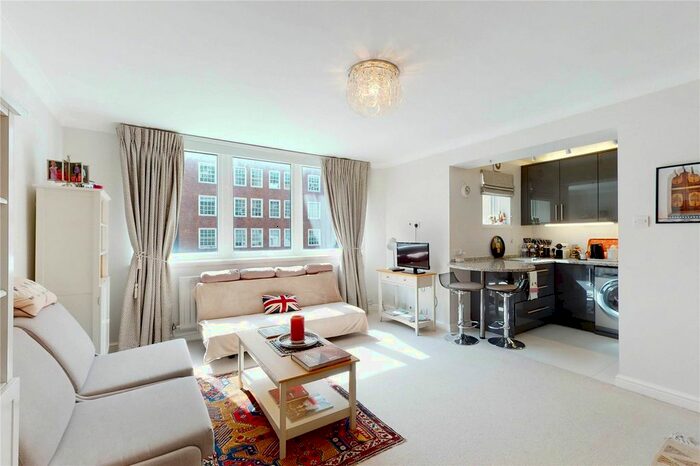 Studio To Rent In St. Georges Square, Pimlico, London, SW1V