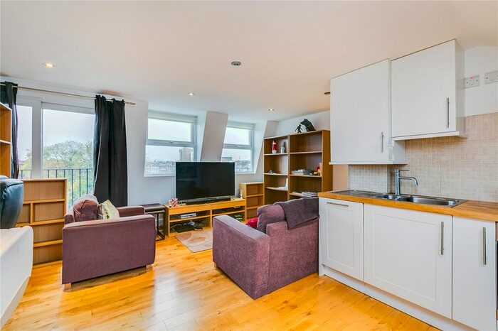 2 Bedroom Flat To Rent In Goodwin Road, London, W12