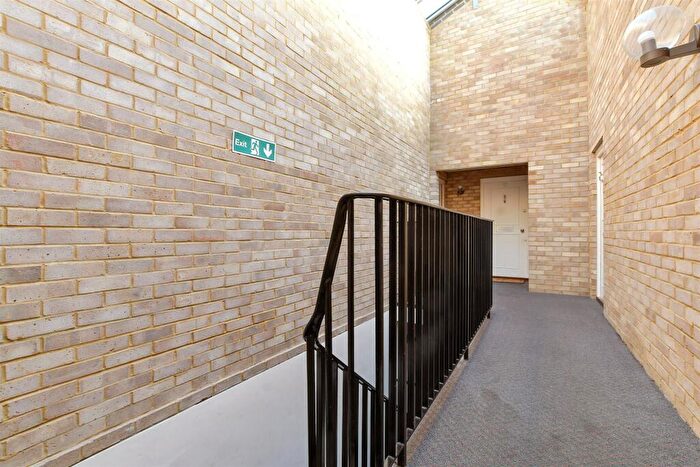 1 Bedroom Apartment For Sale In Fairbairn Close, Purley, Surrey, CR8