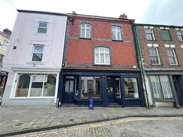 2 Bedroom Apartment To Rent In High Street, Caernarfon, Gwynedd, LL55