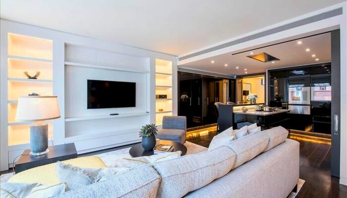 2 Bedroom Flat To Rent In Duke Street, Mayfair, London, W1K