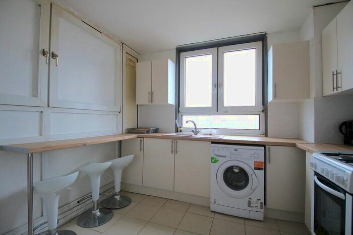 5 Bedroom Flat To Rent In Glamis Road, London E1W