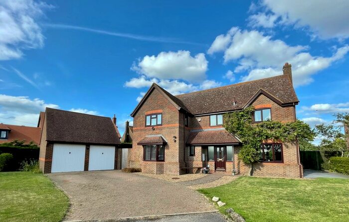 5 Bedroom Detached House For Sale In Thornborough Road, Nash, Milton Keynes, MK17