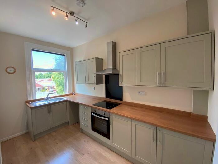 2 Bedroom Flat To Rent In Flat, Holly Road, Retford, DN22
