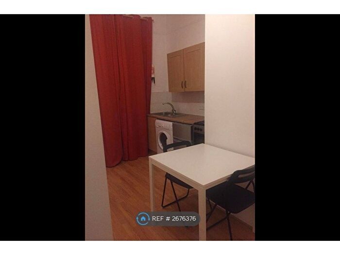 Studio To Rent In Thornlaw, London, SE27