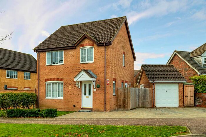 3 Bedroom Detached House For Sale In Thor Drive, Bedford, MK41