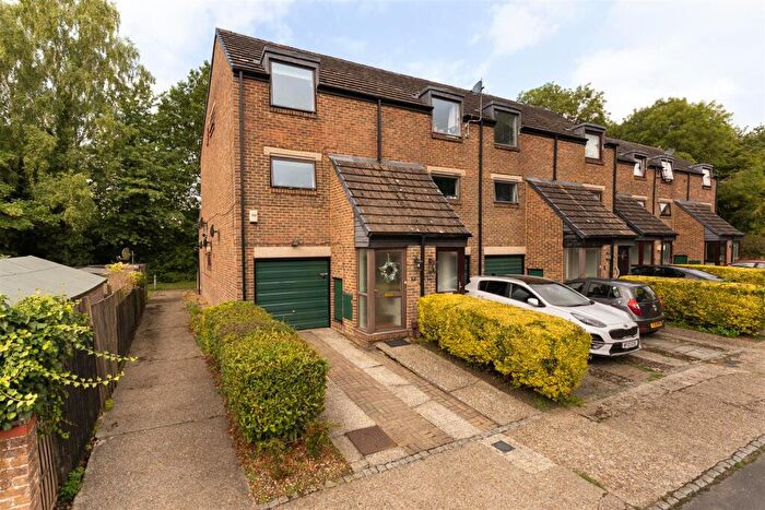 2 Bedroom Maisonette For Sale In Bazes Shaw, New Ash Green, DA3