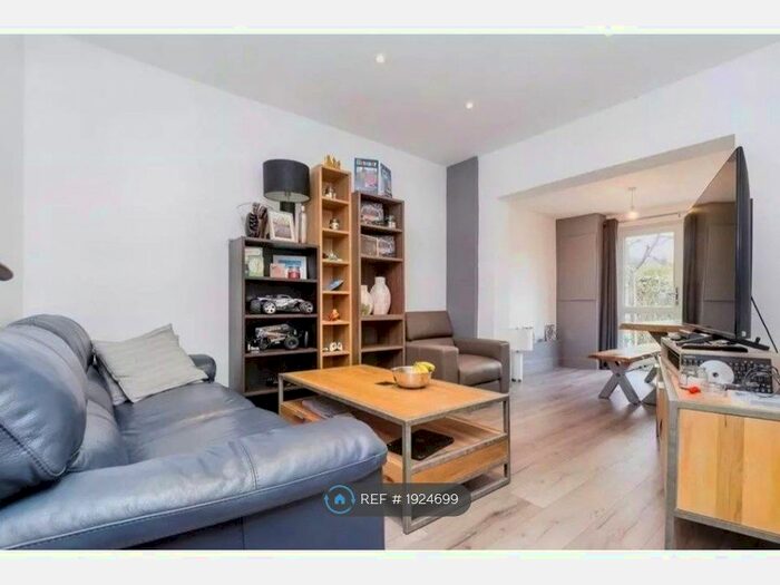 4 Bedroom Terraced House To Rent In Kenway, Romford, RM5