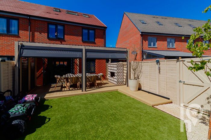 4 Bedroom End Of Terrace House For Sale In Baird Way, Halfway, ME12