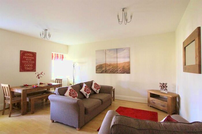 5 Bedroom Terraced House To Rent In Queens Road, Uxbridge UB8