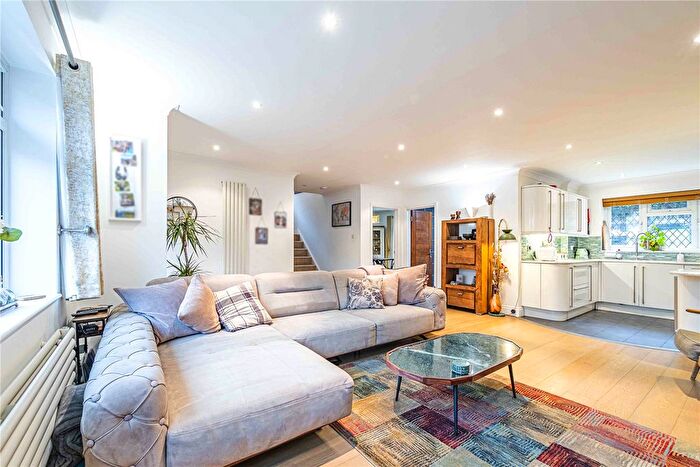 4 Bedroom Detached House For Sale In Rucklers Lane, Kings Langley, Hertfordshire, WD4