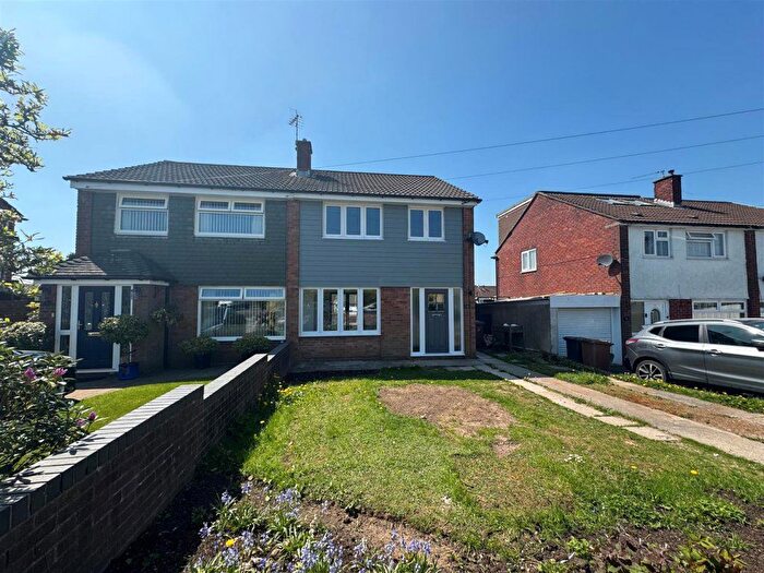 3 Bedroom Property To Rent In Maple Close, The Bryn, Pontllanfraith, NP12