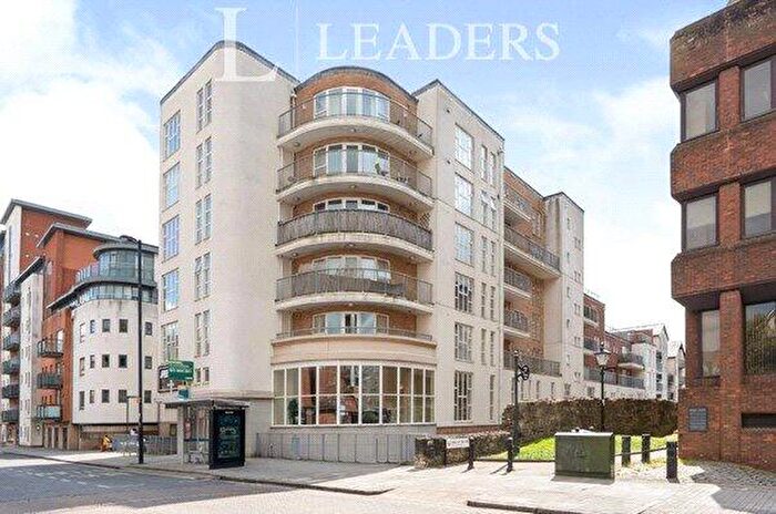 2 Bedroom Apartment For Sale In Lower Canal Walk, Southampton, Hampshire, SO14