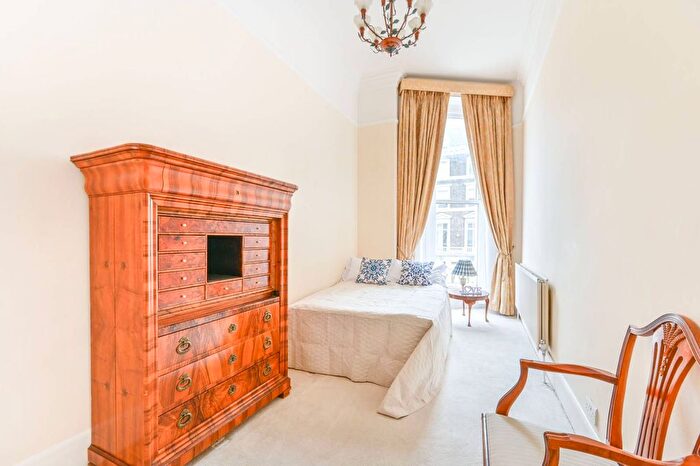 2 Bedroom Flat To Rent In Cornwall Gardens, South Kensington, London, SW7