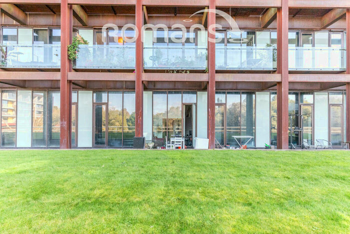 1 Bedroom Apartment To Rent In Lake Shore, BS13