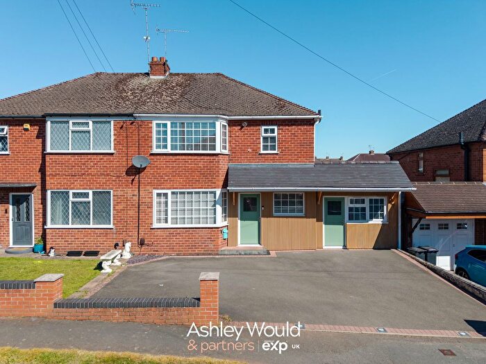 3 Bedroom Semi-Detached House For Sale In Windmill Grove, Kingswinford, DY6