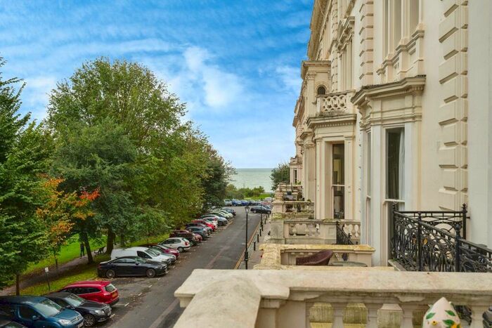 2 Bedroom Flat To Rent In Palmeira Square, BN3