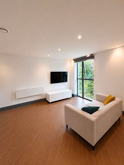 2 Bedroom Flat To Rent In Greatminster House, Lister Hill, Leeds, LS18
