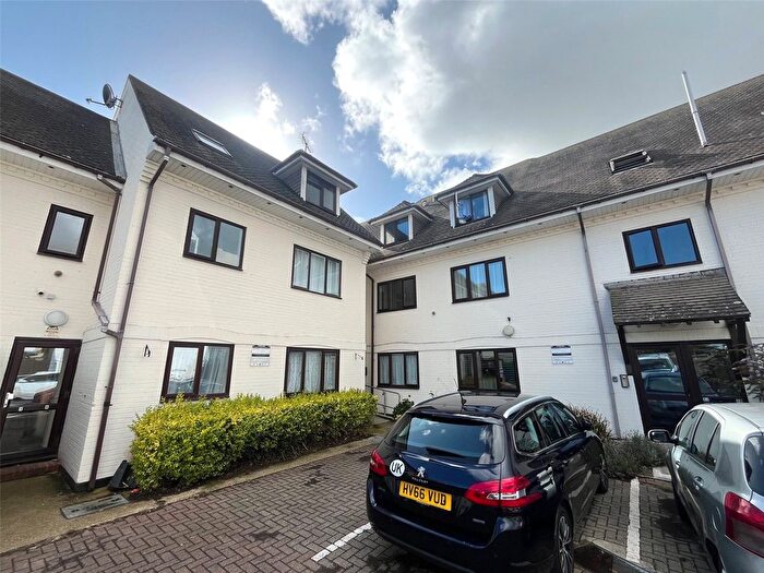 1 Bedroom Flat To Rent In Gloucester Road, Littlehampton, West Sussex, BN17