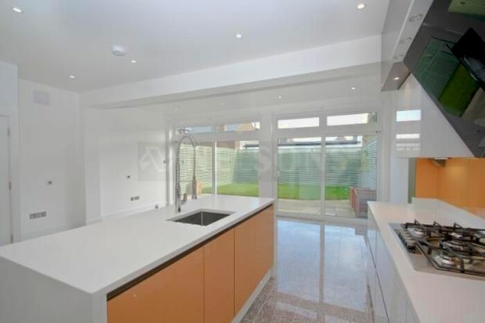 5 Bedroom Semi-Detached House To Rent In Nimrod Road, Streatham, SW16