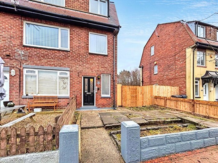 3 Bedroom Maisonette To Rent In Calder Green, Jarrow, NE32
