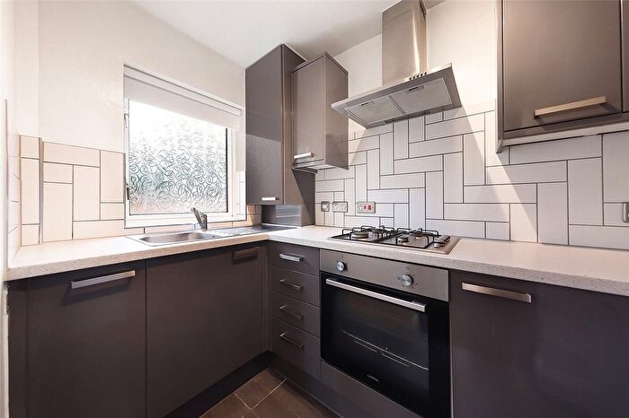 1 Bedroom Flat To Rent In Chiswick Plaza, - Sutton Court Road, W4