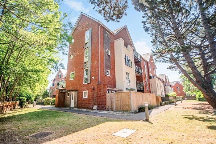 2 Bedroom Flat For Sale In Archers Road, Banister Park, Southampton, Hampshire, SO15