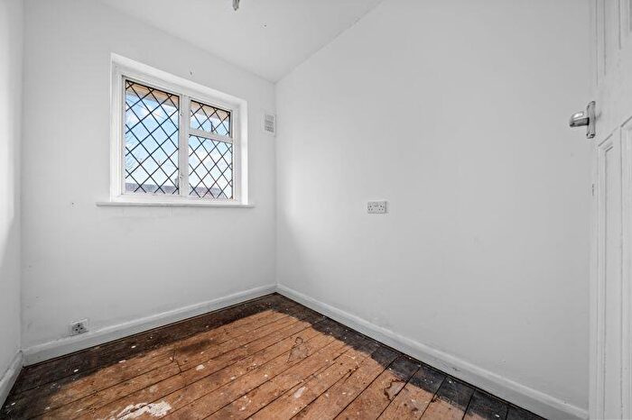3 Bedroom Terraced House For Sale In Pembury Avenue, Worcester Park, KT4