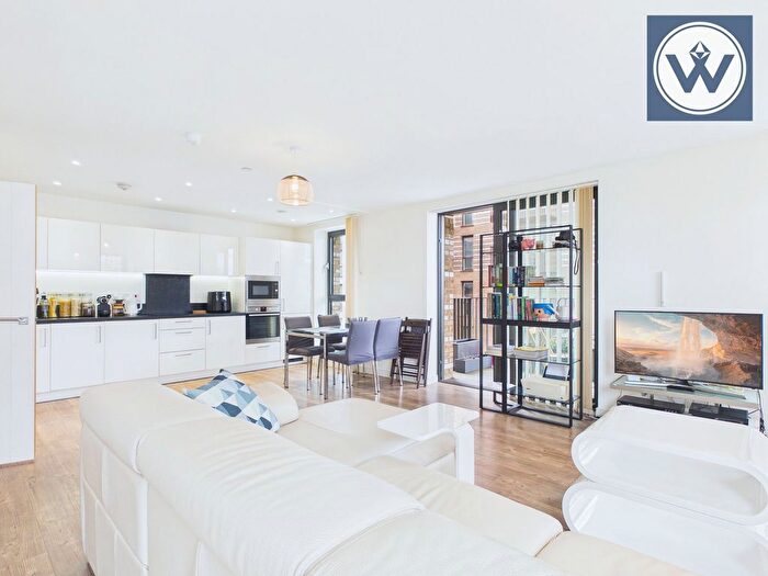 3 Bedroom Flat For Sale In Kingfisher Heights, London, E16