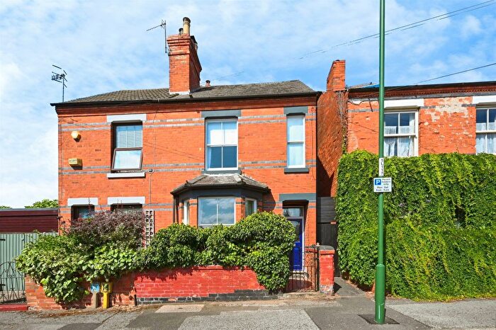 3 Bedroom Semi-Detached House For Sale In Lime Street, Nottingham, NG6