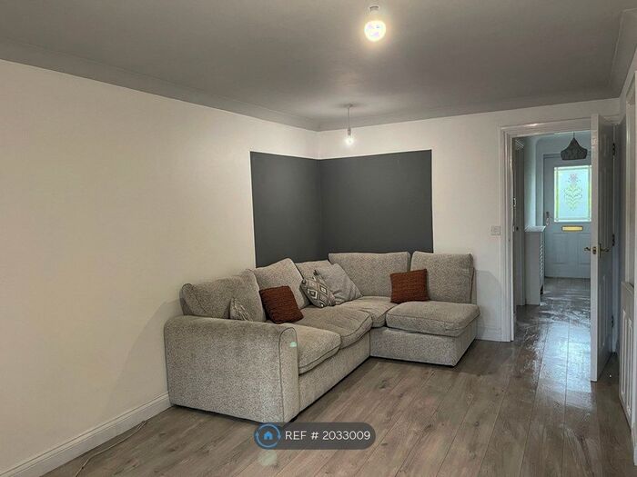 3 Bedroom Terraced House To Rent In Thresher Drive, Swindon, SN25