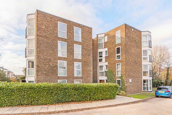 2 Bedroom Flat To Rent In Station Road, Hampton, TW12