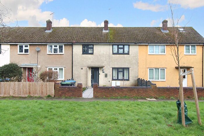 3 Bedroom Terraced House For Sale In Brickmakers Lane, Hemel Hempstead, HP3