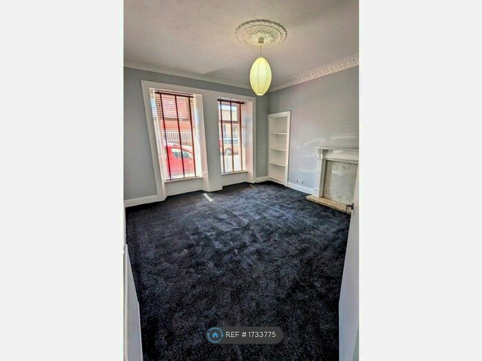 2 Bedroom Flat To Rent In Kerr Street, Paisley, PA3