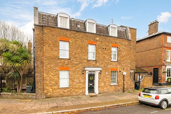2 Bedroom Flat To Rent In Burlington Lane, Chiswick, W4