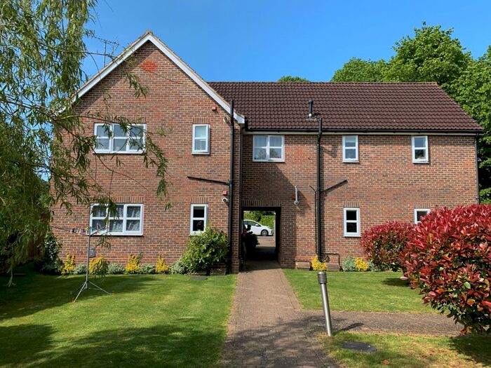 1 Bedroom Flat To Rent In Banfield Court, London Colney AL2