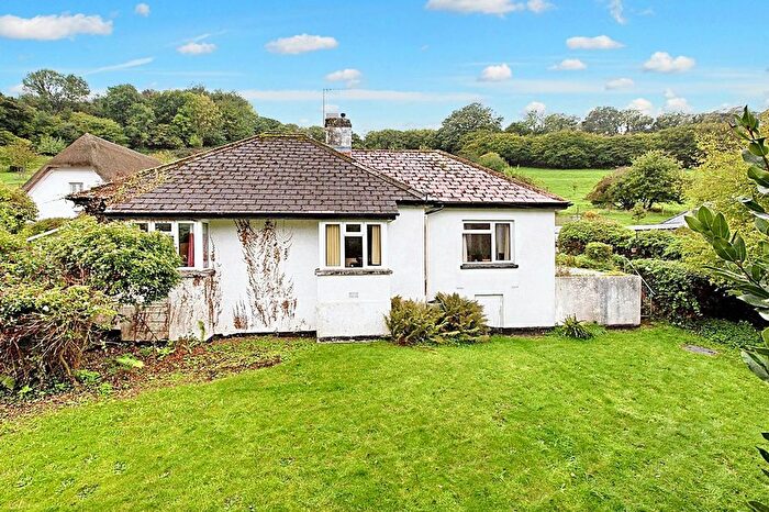 2 Bedroom Bungalow For Sale In Church Lane, Stokeinteignhead, TQ12