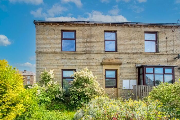 1 Bedroom Flat To Rent In New Hey Road, Oakes, Huddersfield, HD3