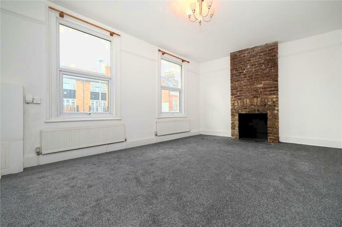 3 Bedroom Maisonette To Rent In Wood Street, Walthamstow, London, E17