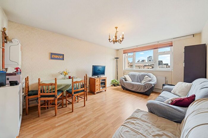 3 Bedroom Flat To Rent In Kestrel House, Pickard Street, EC1V