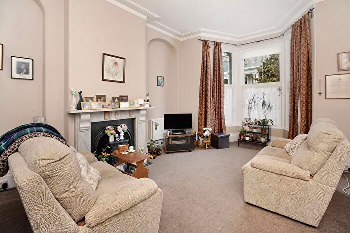 1 Bedroom Flat For Sale In Orchard Gardens, Teignmouth, TQ14