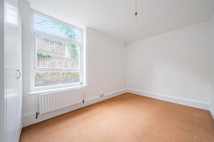 2 Bedroom Flat For Sale In Granville Park, Lewisham, SE13