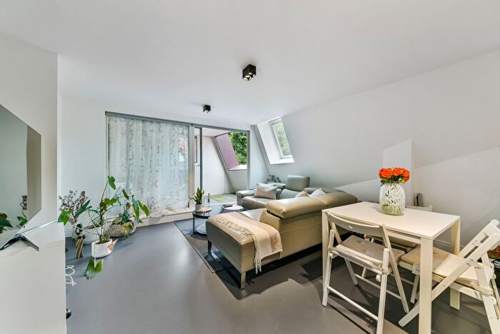 3 Bedroom Flat To Rent In Beadnell Road, London, SE23