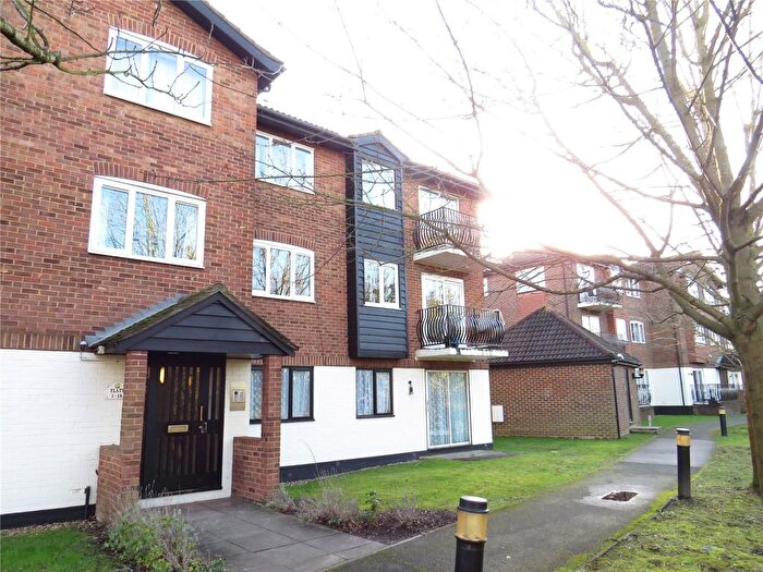 2 Bedroom Flat To Rent In Birchend Close, South Croydon, Surrey, CR2
