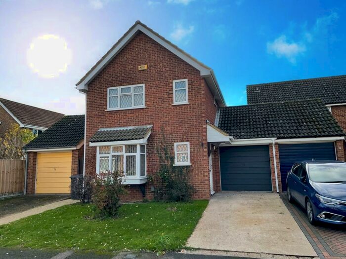 3 Bedroom Detached House To Rent In Kingfisher Close, Biggleswade, SG18