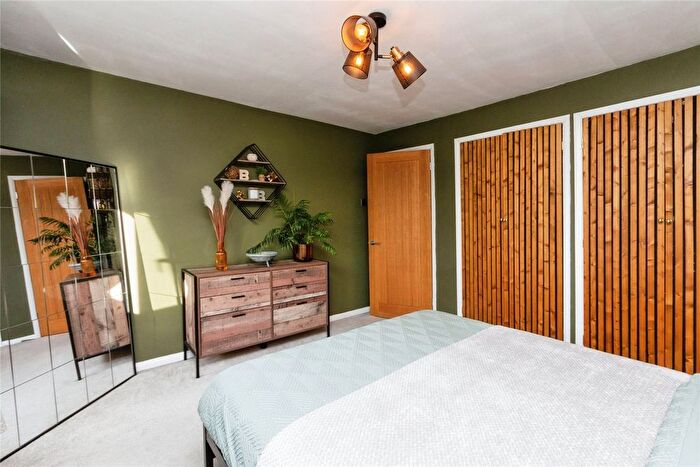3 Bedroom End Of Terrace House For Sale In Gravelly Close, Tadley, Hampshire, RG26