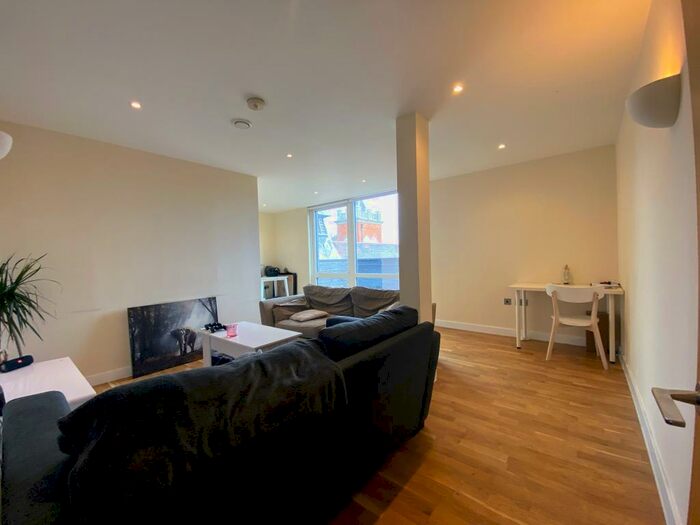 2 Bedroom Flat To Rent In Cannon Mews, Chelmsford, CM1