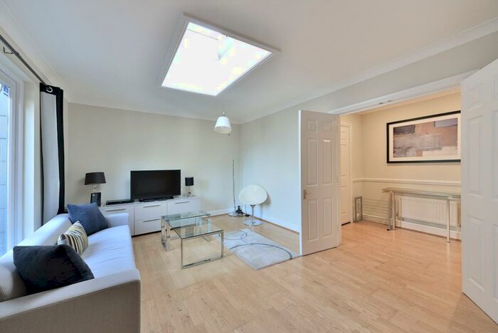 1 Bedroom Apartment To Rent In Creechurch Lane, Epc:C, EC3